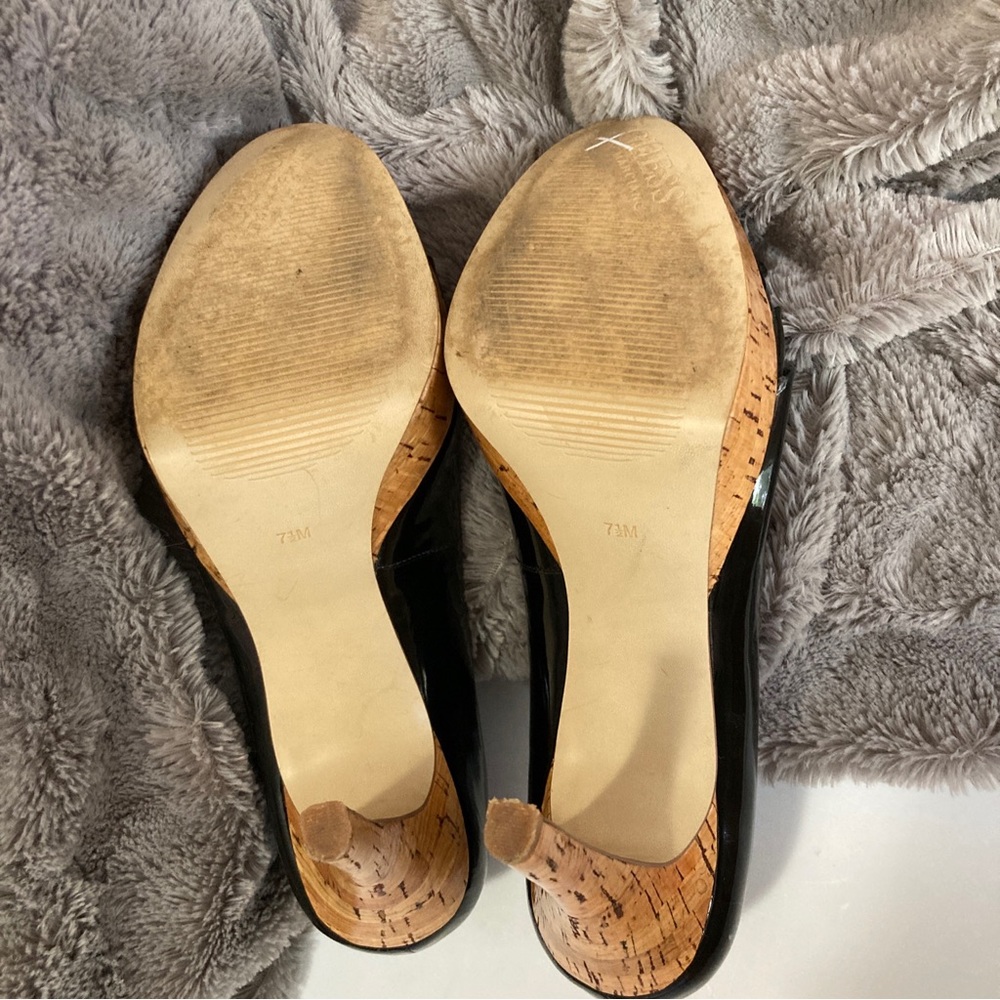 Guess 5" Stilettos Black Patent/ Matte/Cork Peep Toe Logo Sexy 7.5 - Picture 8 of 9